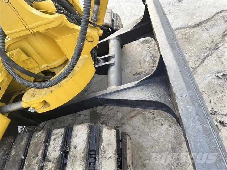 Komatsu PC 40 Pásová rýpadla