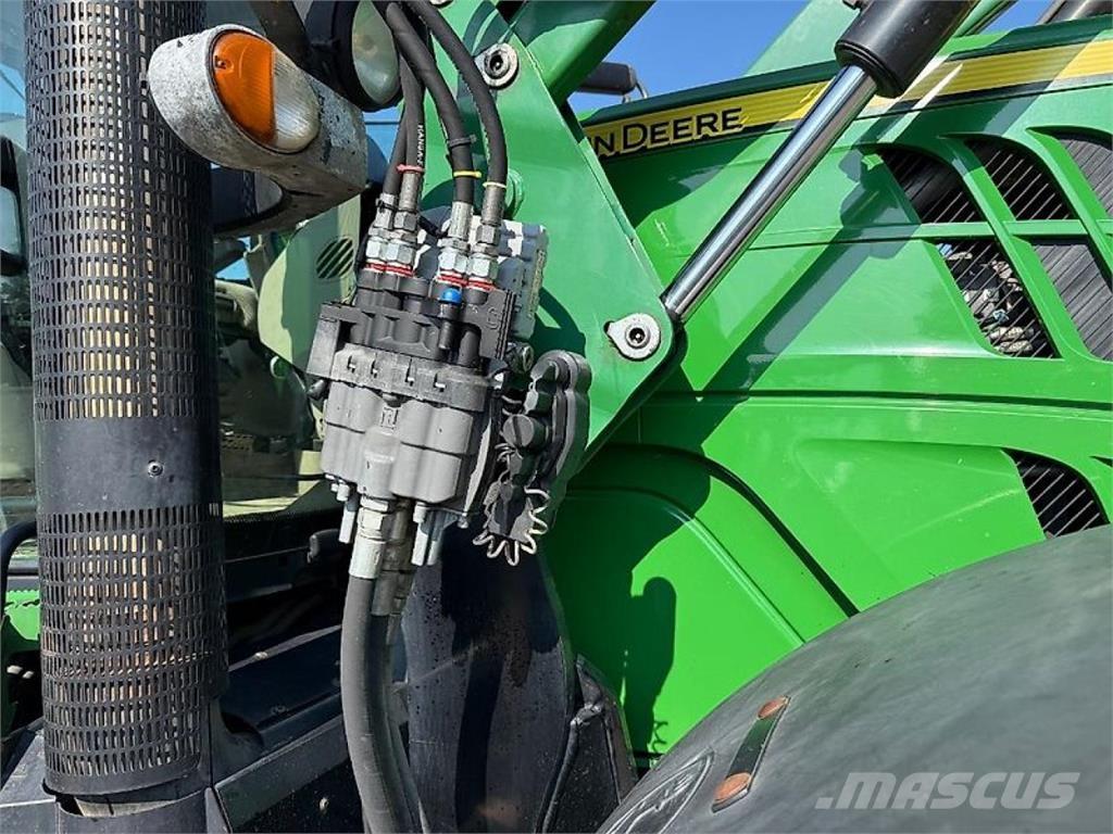 John Deere 6210R Traktory