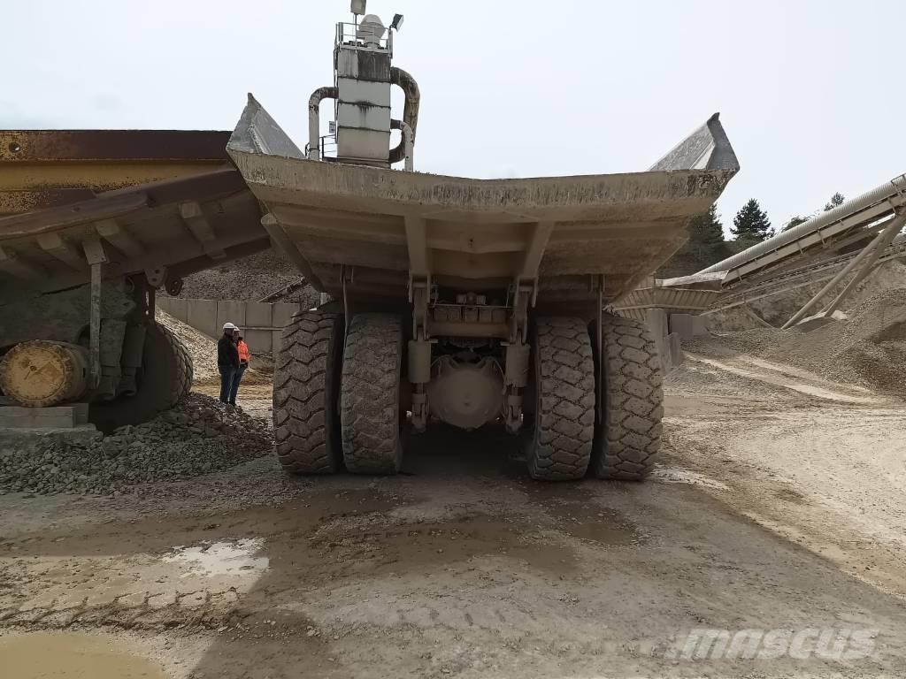 Komatsu HD 605-5 Pevné dempry