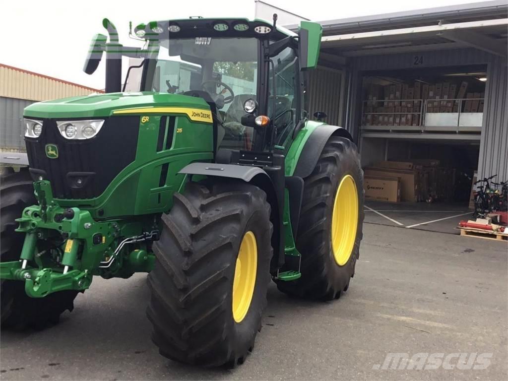 John Deere 6R215 Traktory