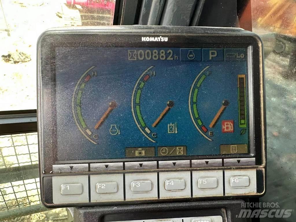 Komatsu 240LC-8 Pásová rýpadla