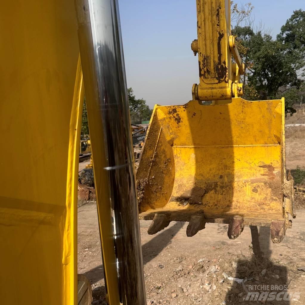 Komatsu 240LC-8 Pásová rýpadla