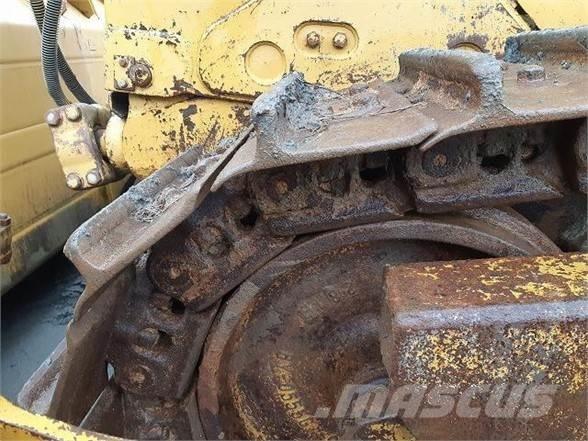 CAT D8T Pásové dozery