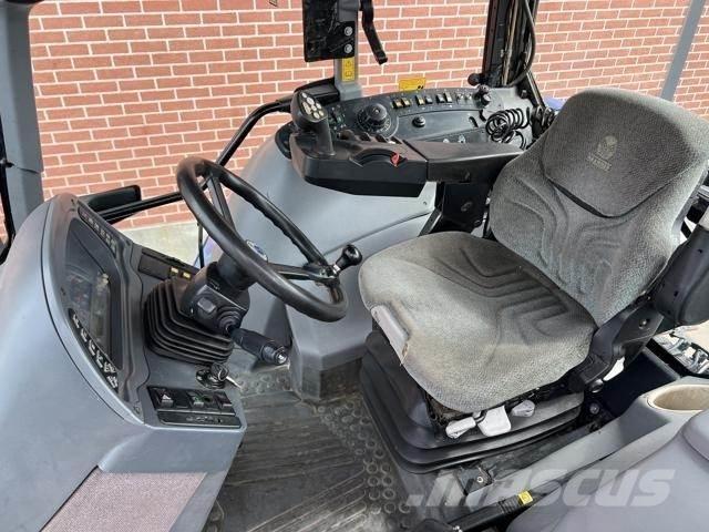 New Holland TVT190 Traktory