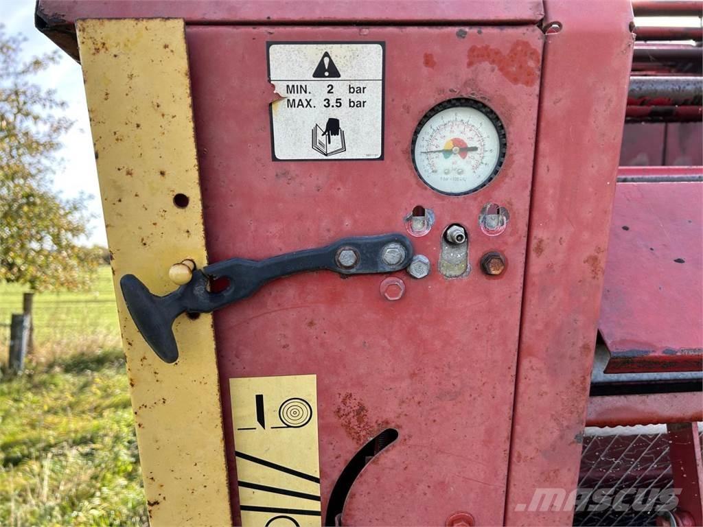 New Holland 865 Lis na válcové balíky