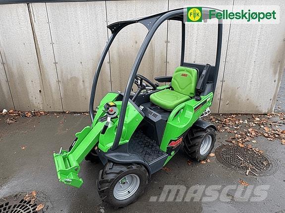 Avant 220 Smykem řízené nakladače