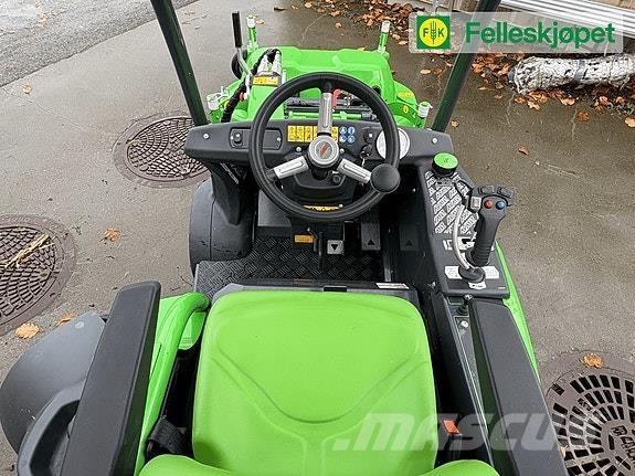 Avant 220 Smykem řízené nakladače