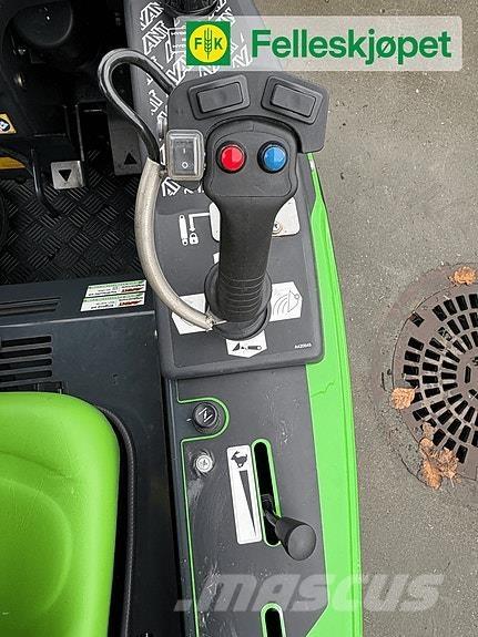 Avant 220 Smykem řízené nakladače