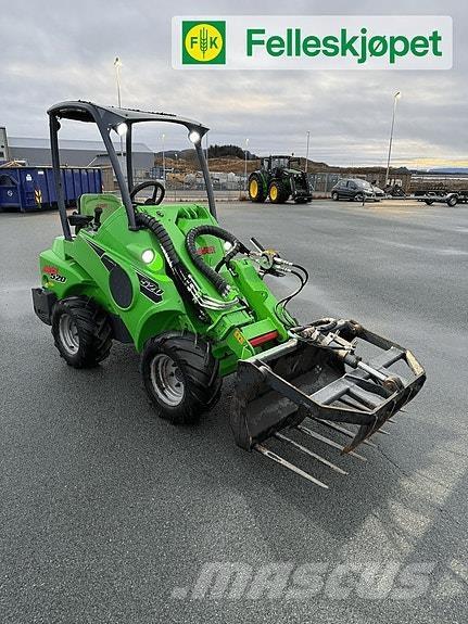 Avant 520 Smykem řízené nakladače