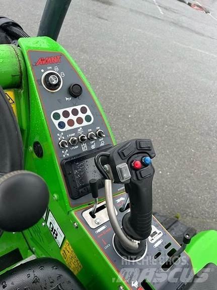 Avant 755i Smykem řízené nakladače
