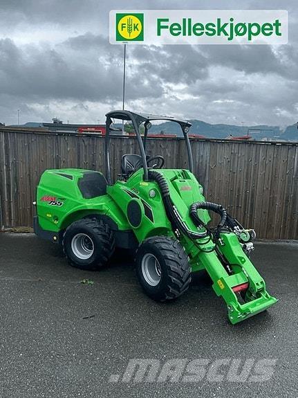 Avant 755i Smykem řízené nakladače