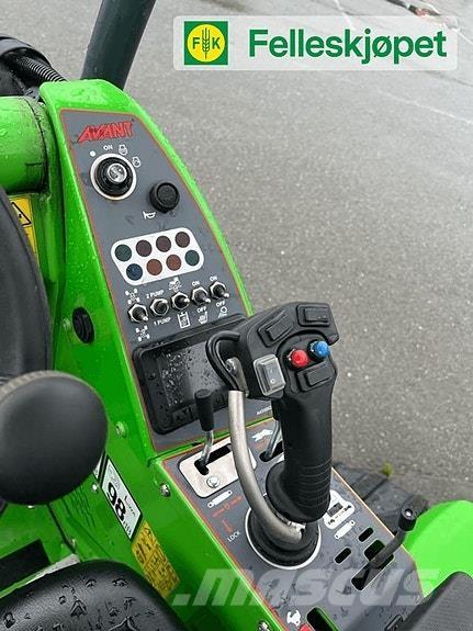 Avant 755i Smykem řízené nakladače