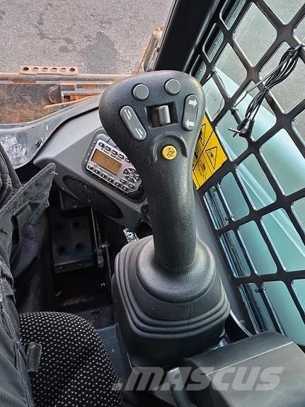 Bobcat T450 Smykem řízené nakladače