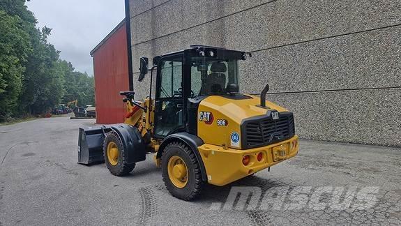 CAT 906 Kolové nakladače