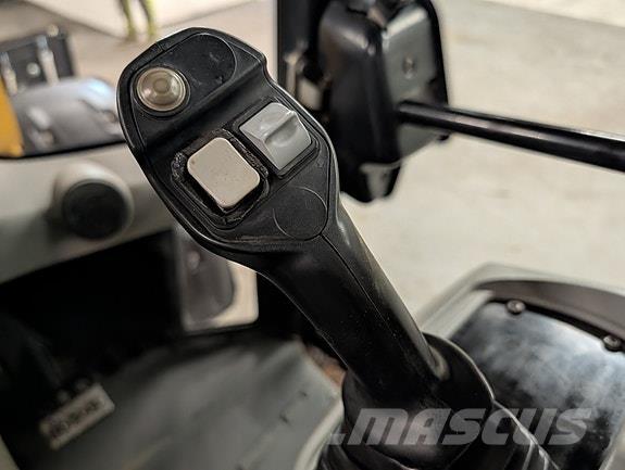 CAT 906 Kolové nakladače