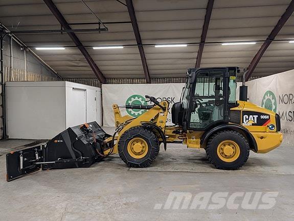 CAT 906 Kolové nakladače