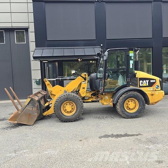 CAT 906H Kolové nakladače