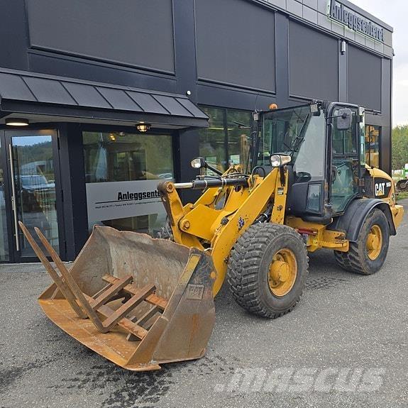 CAT 906H Kolové nakladače
