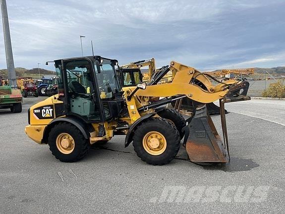 CAT 906H Kolové nakladače
