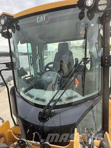 CAT 930M Kolové nakladače