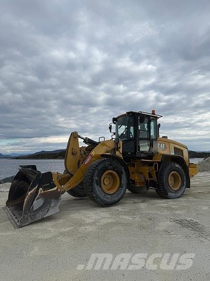 CAT 930M Kolové nakladače