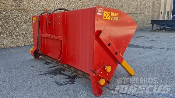 Duun SA1800 Sypače písku a soli