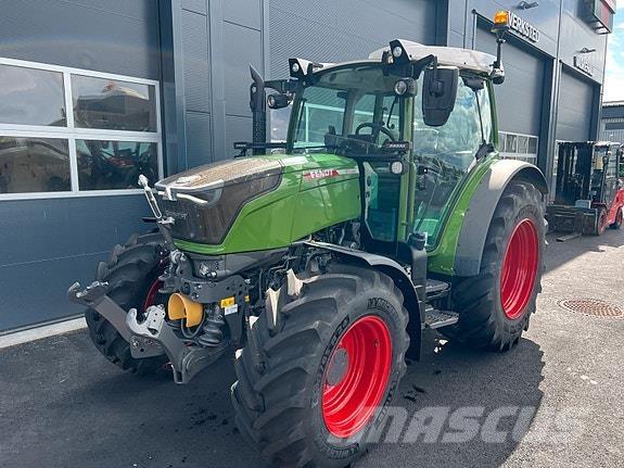 Fendt 211 Profi+ Traktory