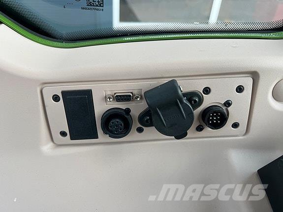 Fendt 211 Profi+ Traktory