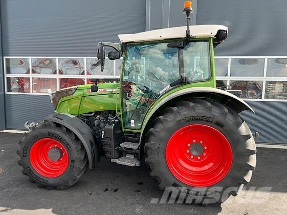 Fendt 211 Profi+ Traktory