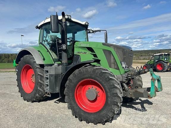 Fendt 828 Vario Traktory