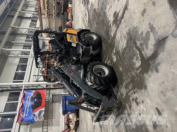 GiANT G2500HD+ Smykem řízené nakladače
