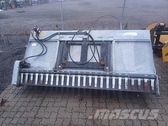 Globus GSK 1600 Sypače písku a soli