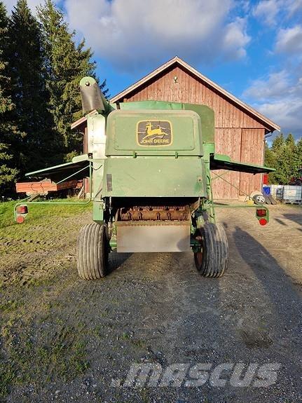 John Deere 1032 Sklízecí mlátičky