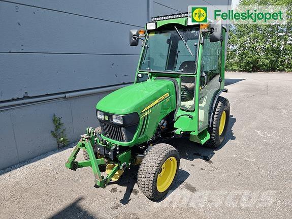 John Deere 2032R Traktory