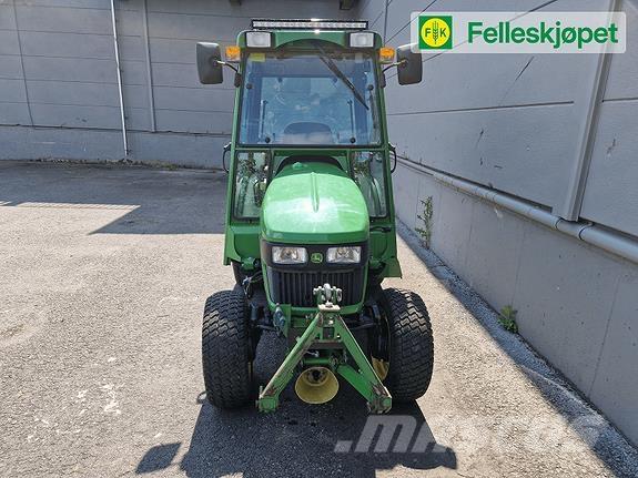 John Deere 2032R Traktory