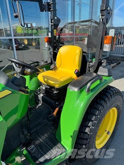 John Deere 3038E Traktory