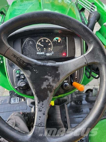 John Deere 3038E Traktory
