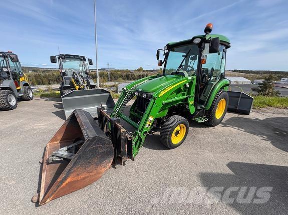 John Deere 3720 Traktory