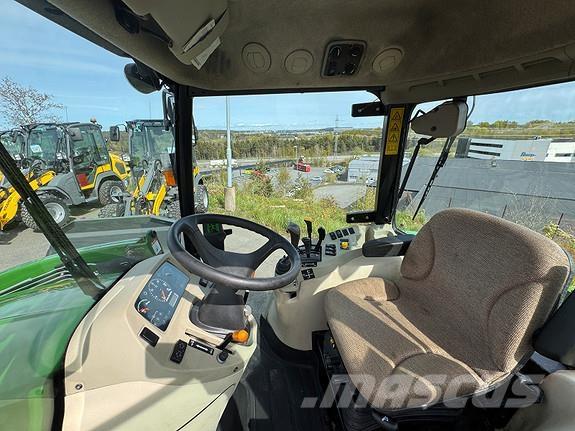 John Deere 3720 Traktory