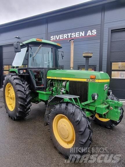 John Deere 4230 Traktory