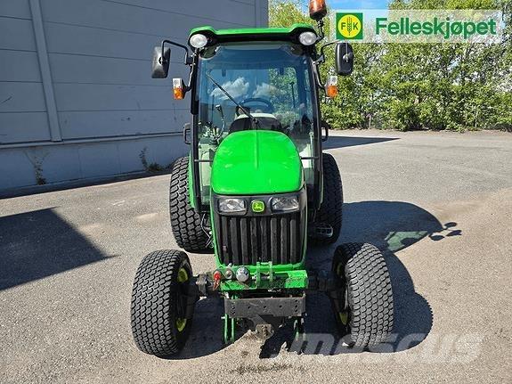 John Deere 4720 Traktory