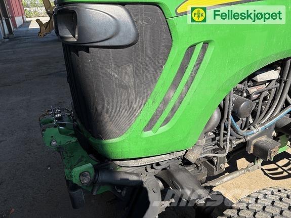 John Deere 4720 Traktory