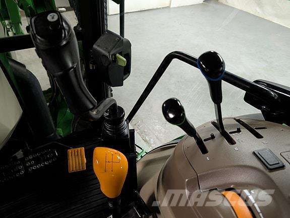 John Deere 5085M Traktory