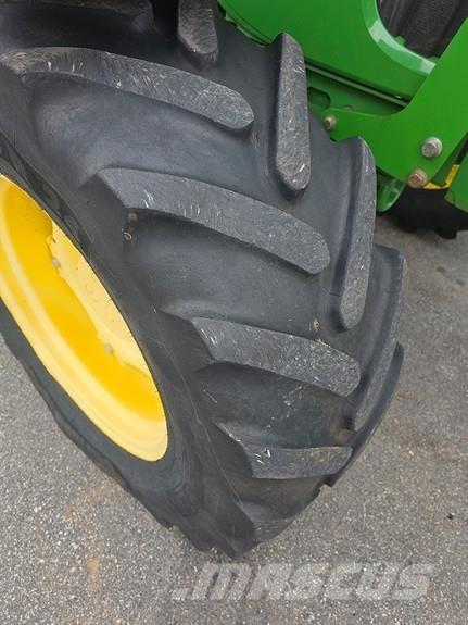 John Deere 5100R Traktory