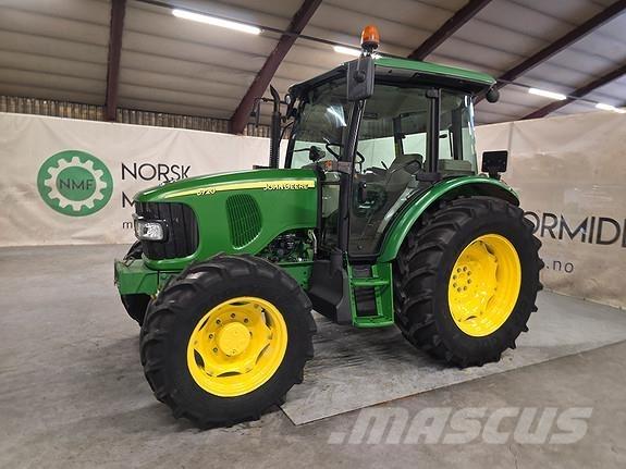 John Deere 5720 Traktory