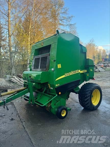 John Deere 582 Lis na válcové balíky