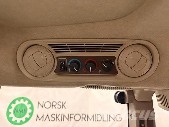 John Deere 5820 Traktory