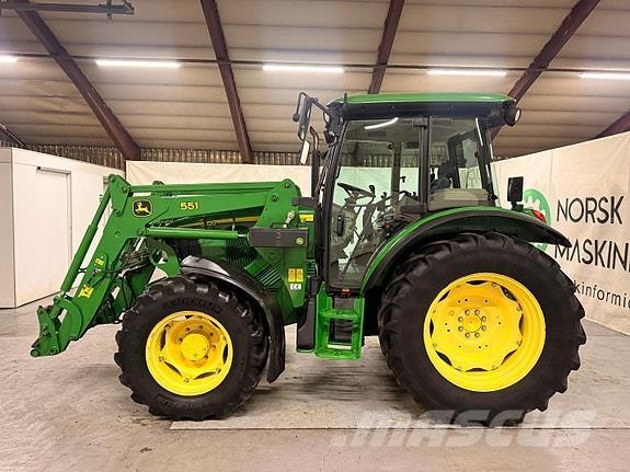 John Deere 5820 Traktory