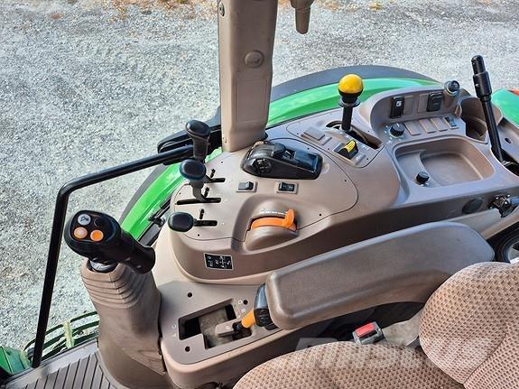 John Deere 6110MC Traktory