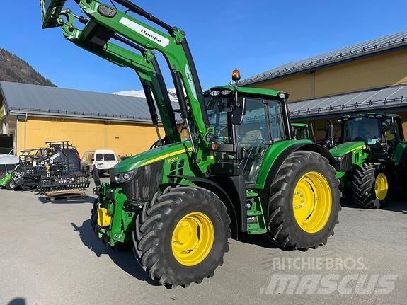 John Deere 6120M Traktory